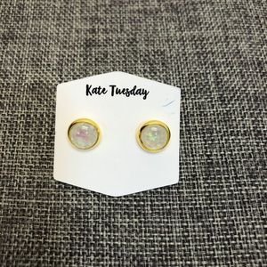 5/$20 mini pearl‎ colored gold trim stud earrings